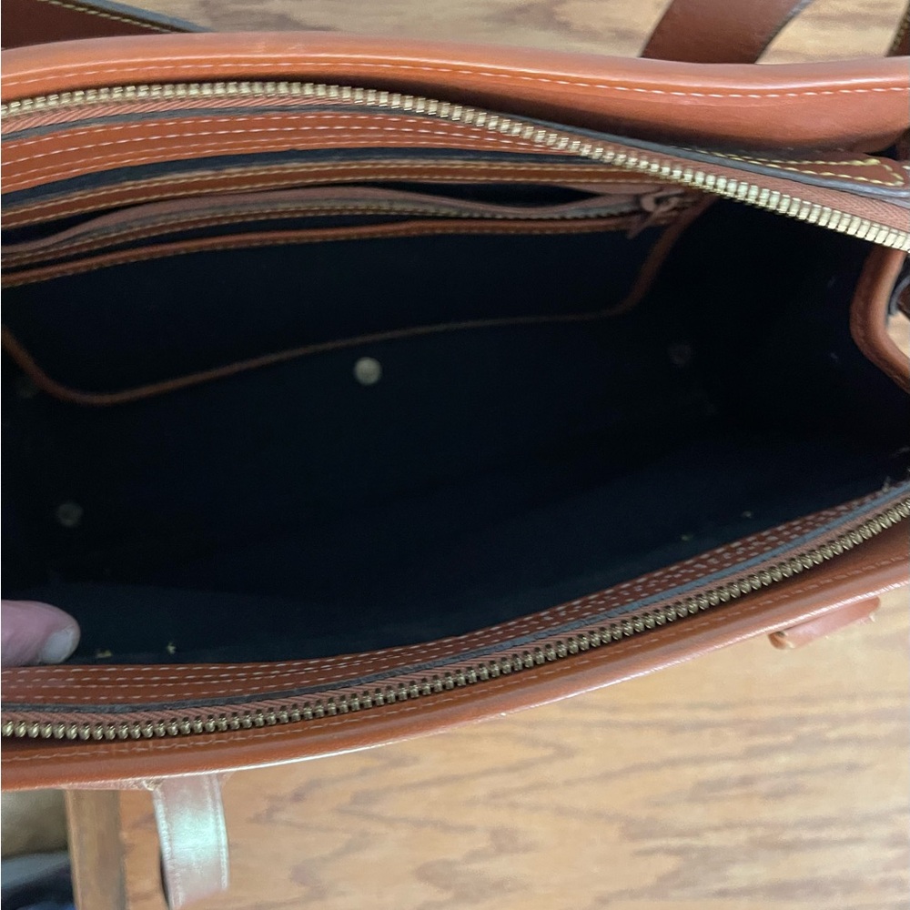 SOLD!!    Very nice Dooney & Bourke Navy/Tan Leather Pebble Grain Purse - Picture 8 of 8